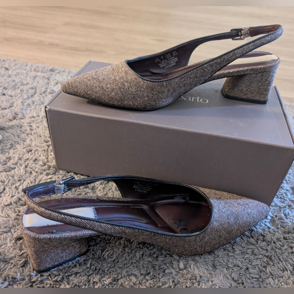 Franco Sarto Racer Pointed Toe Pump in Taupe herringbone. Size US 9.5